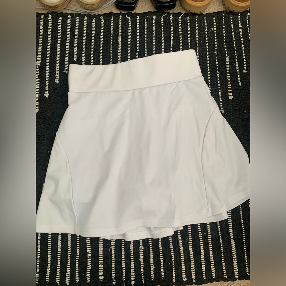 White tennis skort. Size XS. Excellent condition.